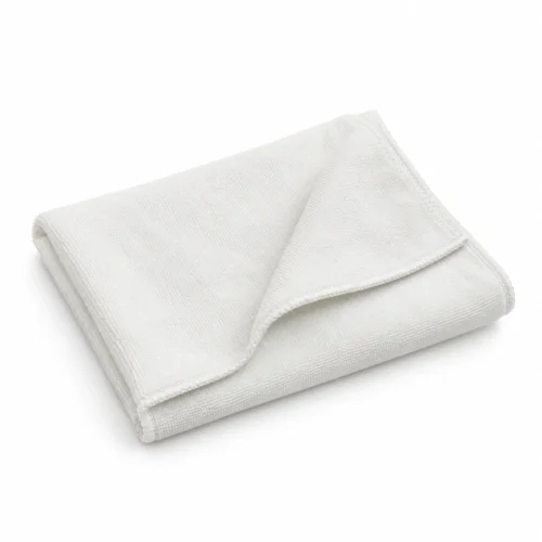 Toalla de microfibra blanca de 40 × 75 cm doblada